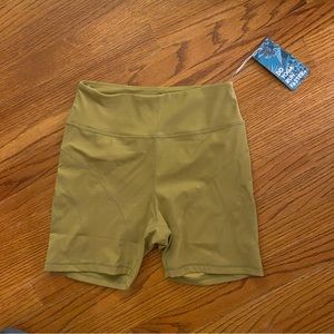 M NWT Relay Active Running Shorts